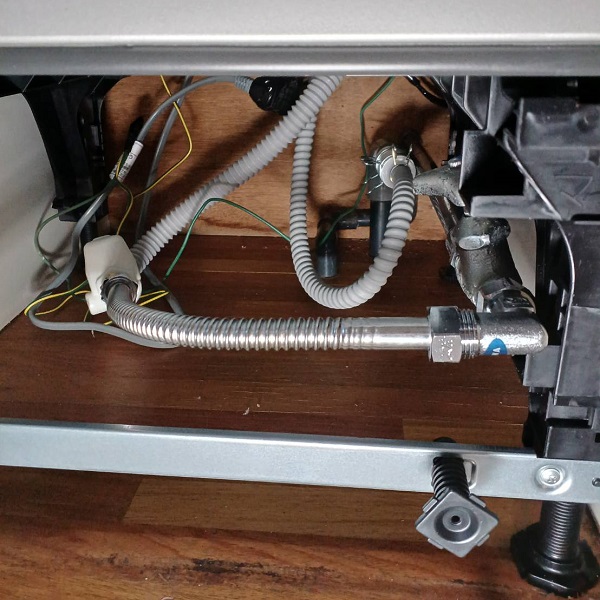 45cmフロントオープン食洗をスライドオープン食洗機に取替　設備接続